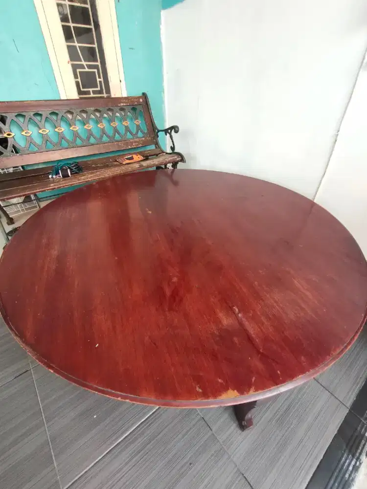 Di jual meja bundar serbaguna barang masih sangat bagus