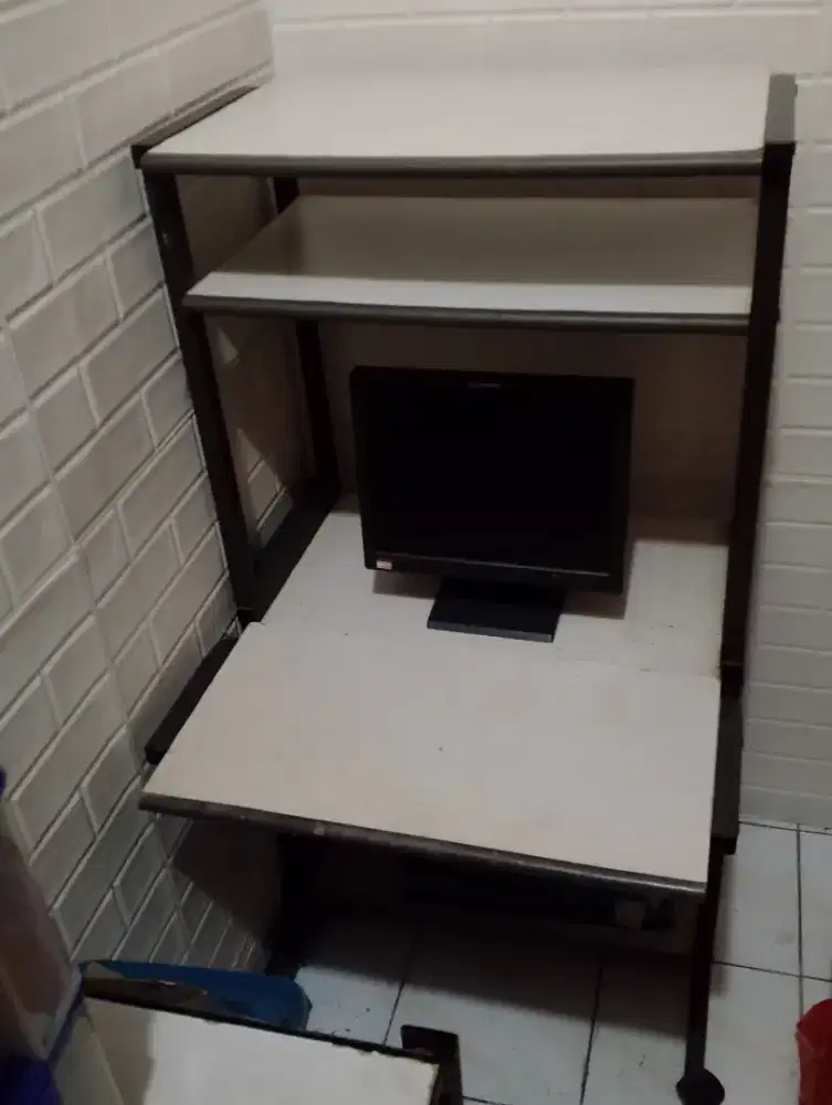 Meja Kerja Komputer