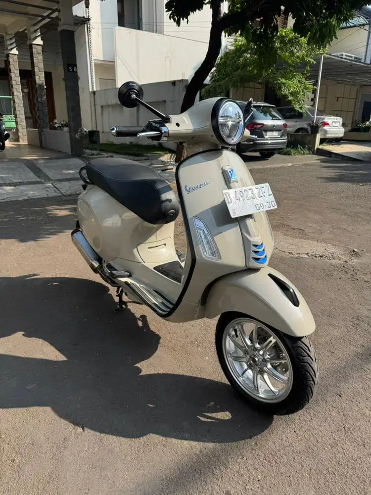 Vespa Primavera S Like New Mulus