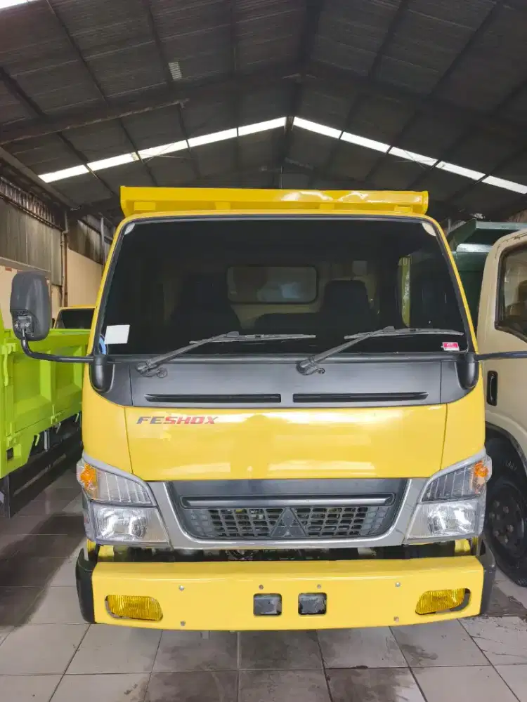 Mitsubishi Colt diesel canter FE75 dump truk