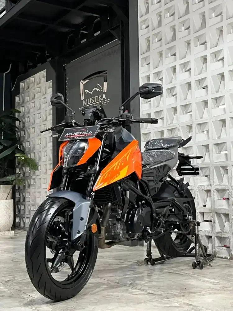 KTM DUKE 250 2024 - Chintia Mustika