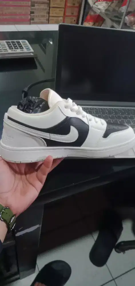 Dijual sepatu baru Nike air jordan Low panda