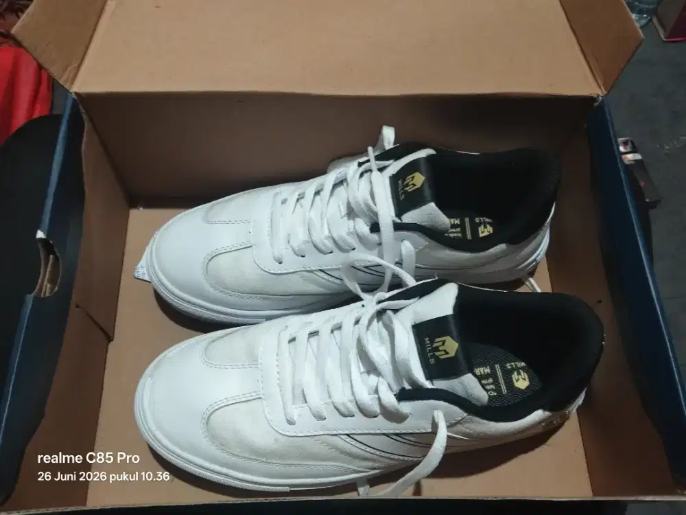 Sepatu MILLS Size 42