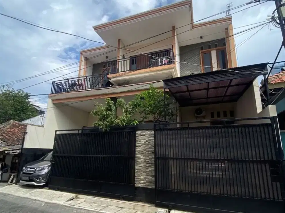 RUMAH PLUS KOS DEKAT QUEEN CITY