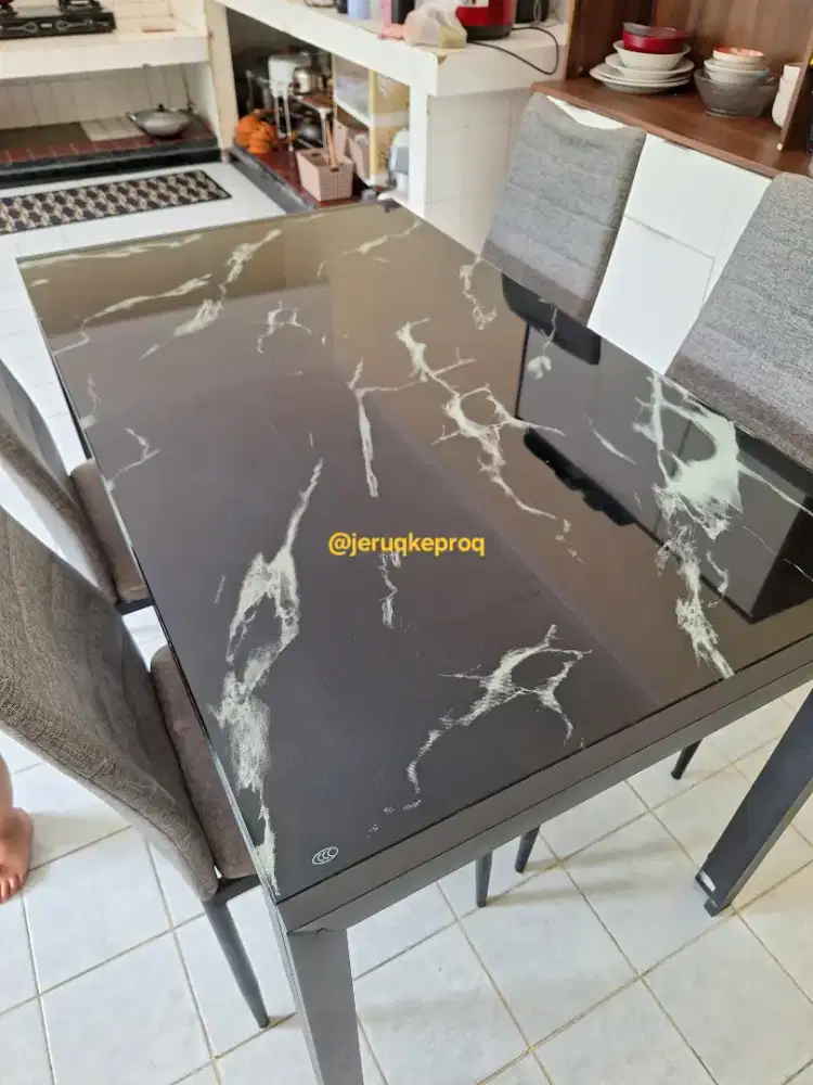 Meja Makan 4 kursi