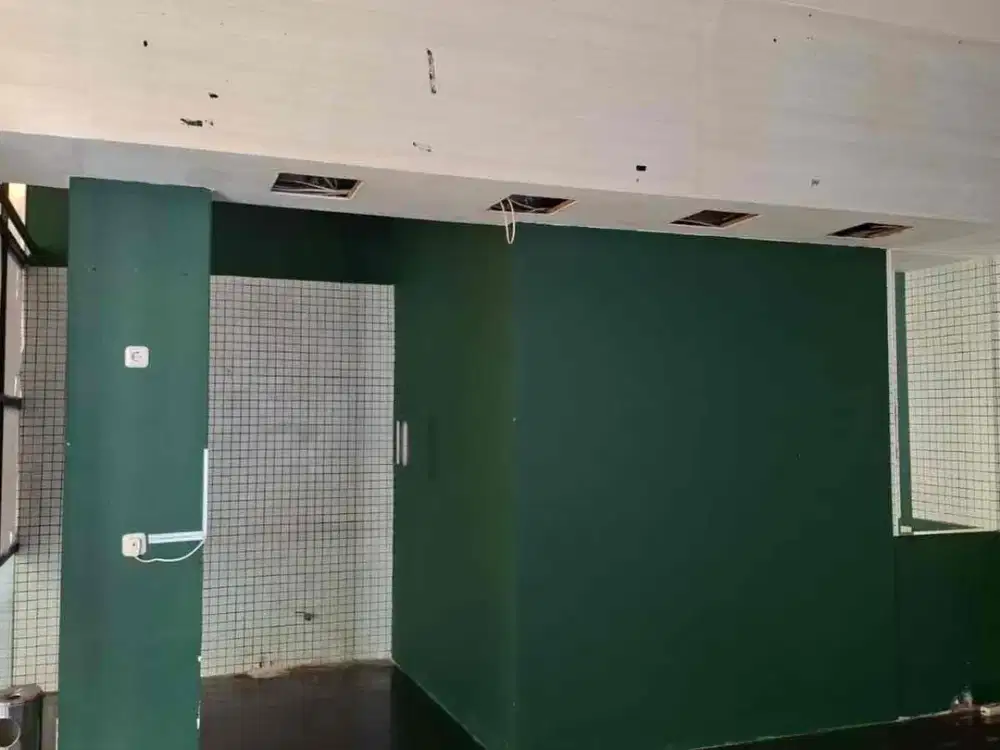 DISEWAKAN! RUANG USAHA DENGAN LOKASI STRATEGIS DI KEMANG RAYA JAKSEL