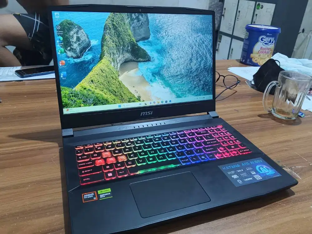Laptop MSI Katana A15 AI B8V
