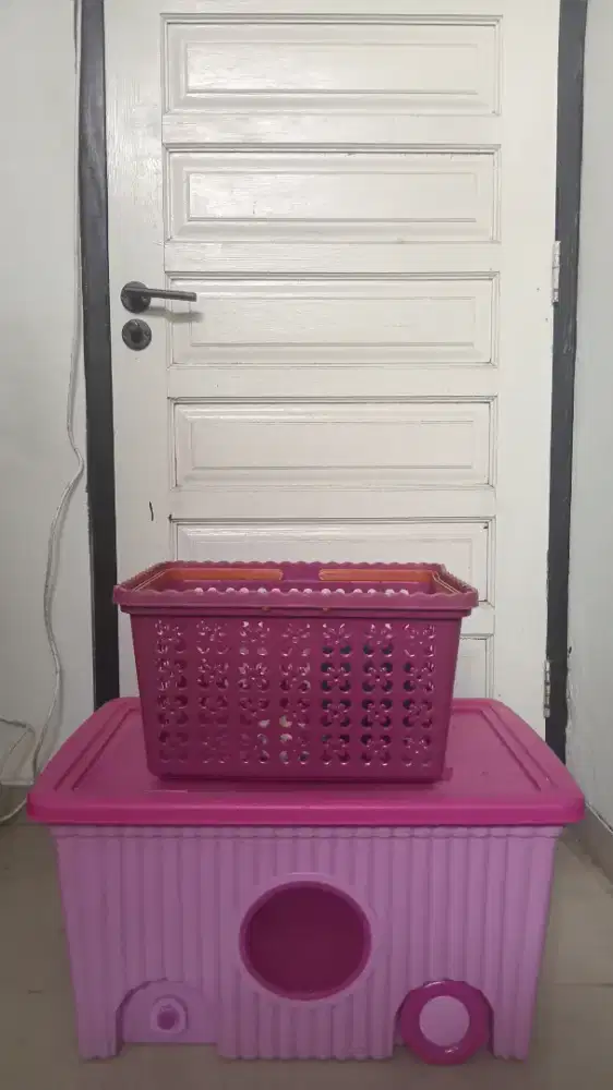 Kontainer Pakaian atau Mainan