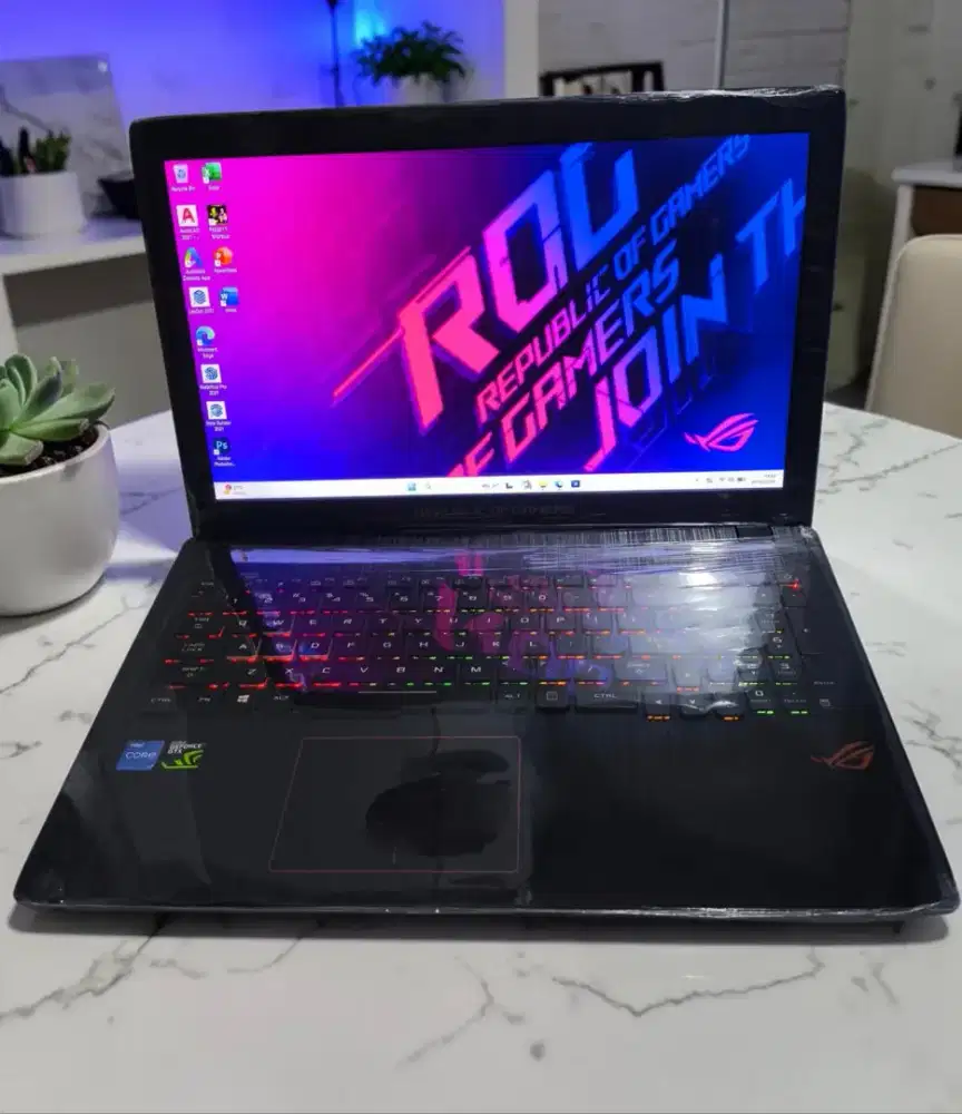 Laptop Asus ROG STRIX GL553VD NVIDIA GTX Core i7 SSD 256Gb HDD 1TB