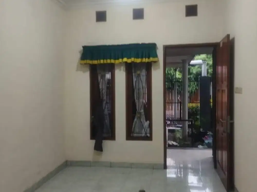 DIJUAL SEGERA RUMAH 2 LANTAI DALAM KOMPLEK TANJUNG SARI ANTAPANI BANDUNG