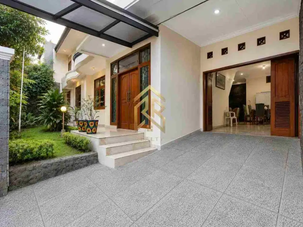 rumah 2lantai lokasi strategis cocok buat hunian atau cafe di syp riau bandung kota
