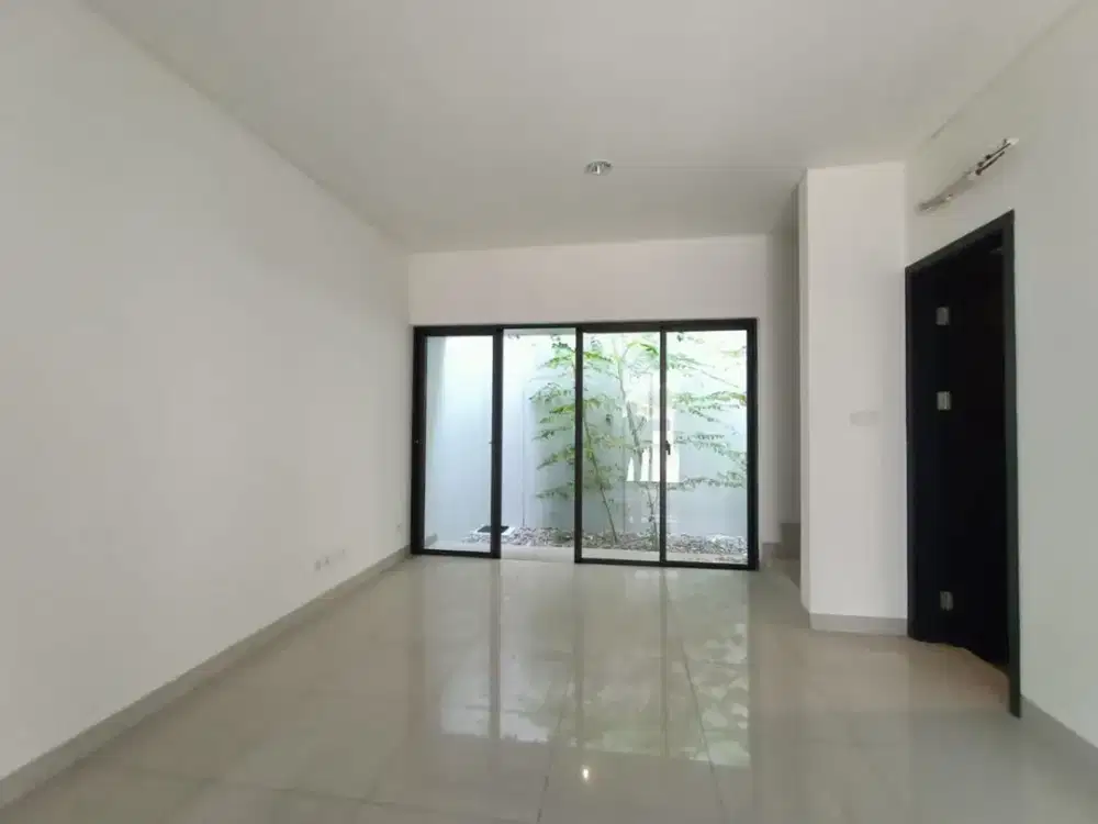 Rumah Cantik Semi Furnished di Cluater Wisteria Cassiq - Siap Huni!, Daerah Metland Menteng ( 028 )