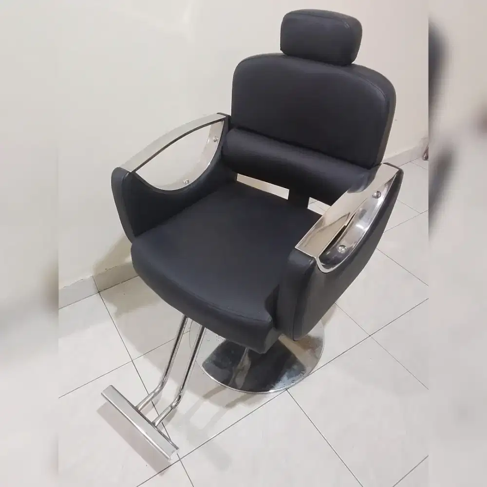 Kursi barbershop atau salon hidrolik