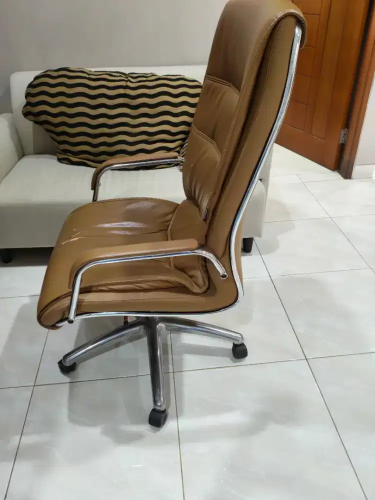 Kursi Kerja Manager