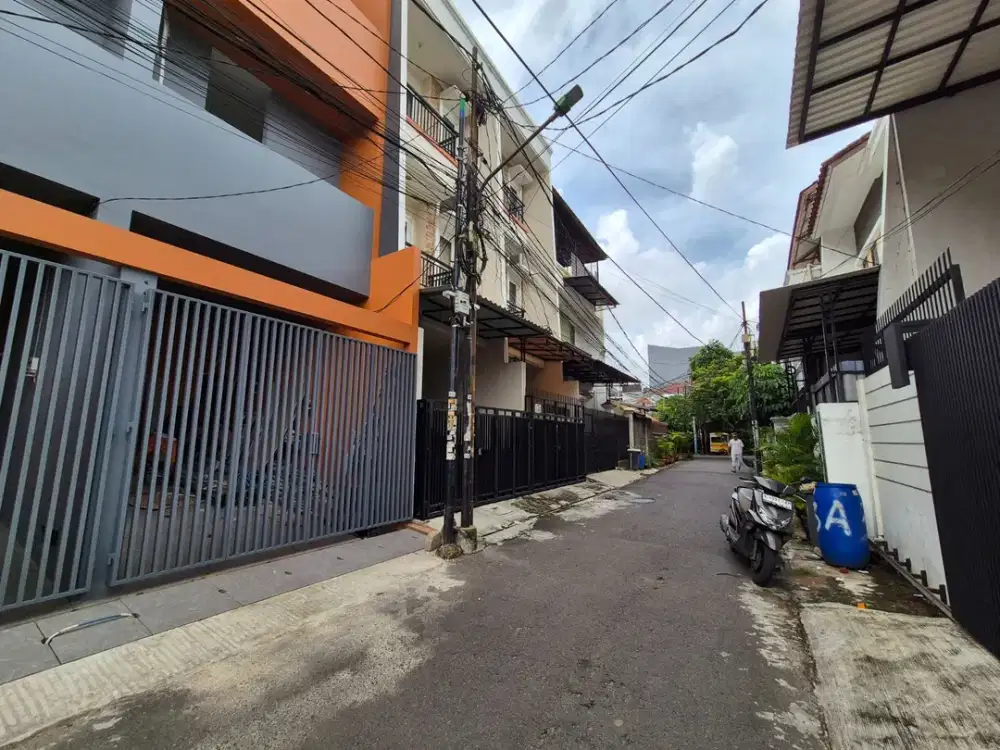 Rumah Baru Siap Huni Akses 2 Mobil di Tanjung Duren hanya 5 menit ke Mall Central Park