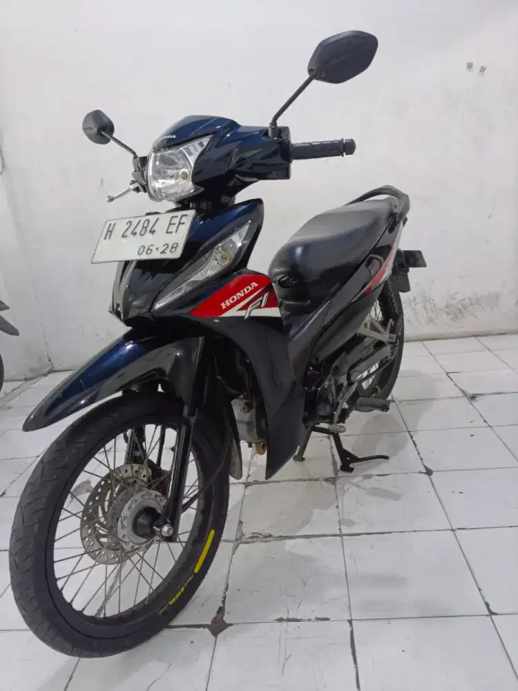 revo fit 2023 hitam