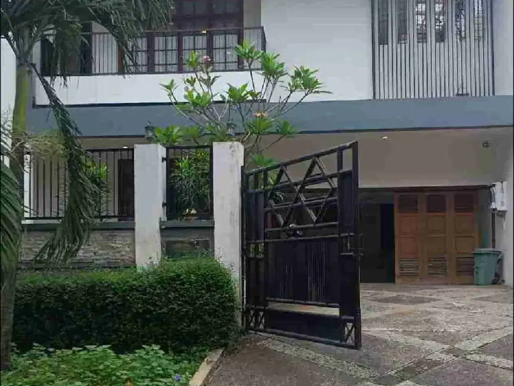 Rumah Bagus Lokasi Strategis 2 Lantai Siap Huni Pondok Indah Jakarta Selatan