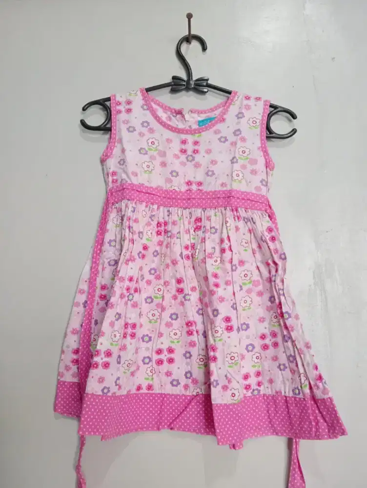 Dress anak preloved merk Kidstoo, layak pakai, butuh dicuci