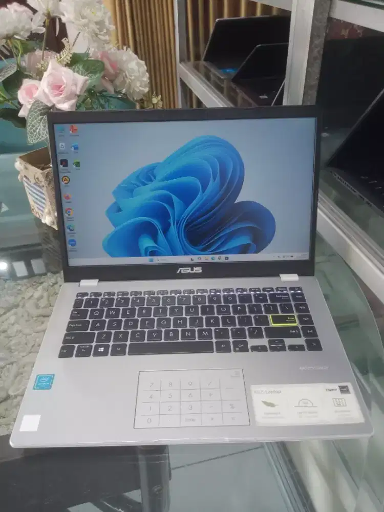 Laptop Asus Vivobook E410M Intel N4020 Ssd 512 Putih