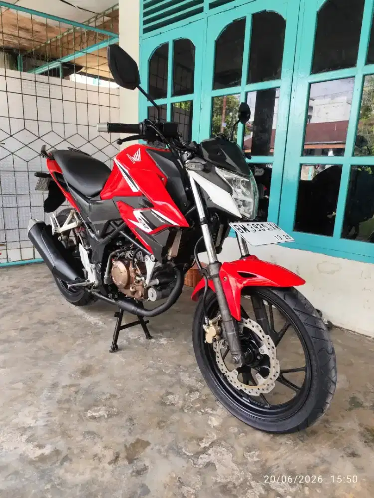 Si ganteng tampil yg lain mundur dulu