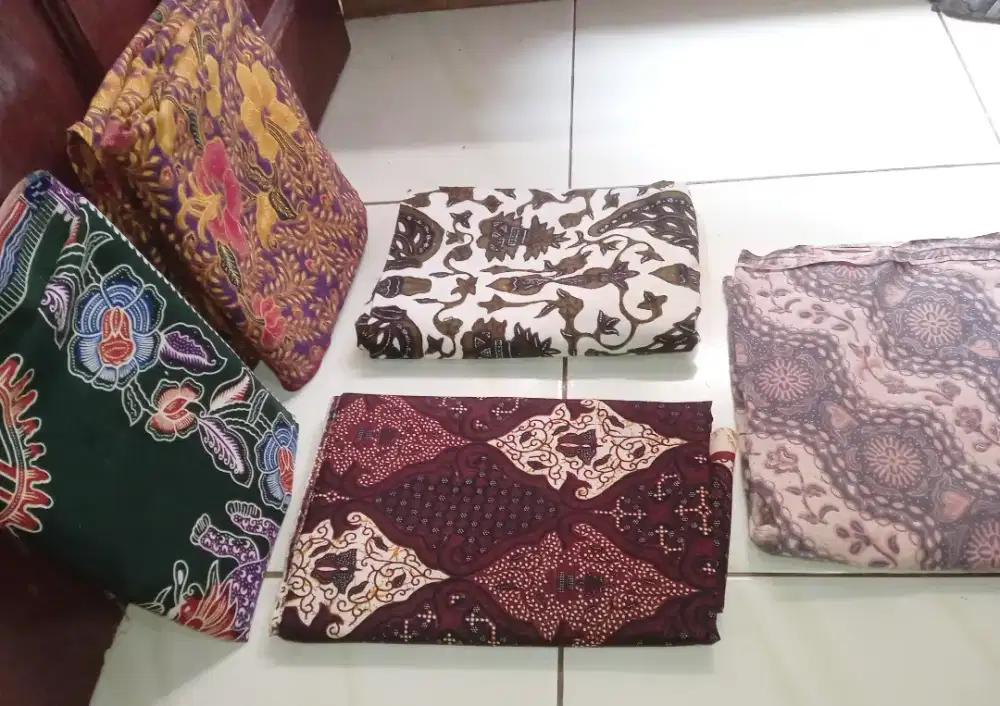 Kain jarik dapet 5 pcs yg 3 masih baru ambil krumah