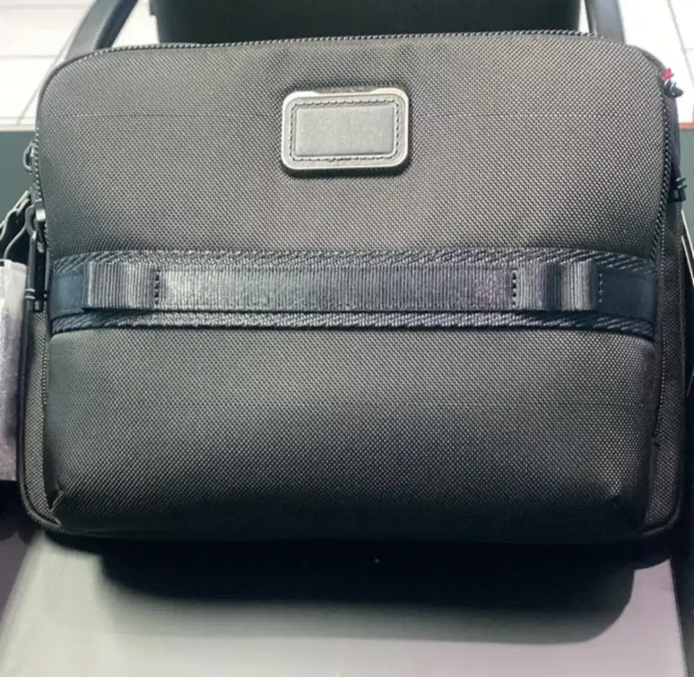 Tas Tumi Pria Type Alpha Bravo.