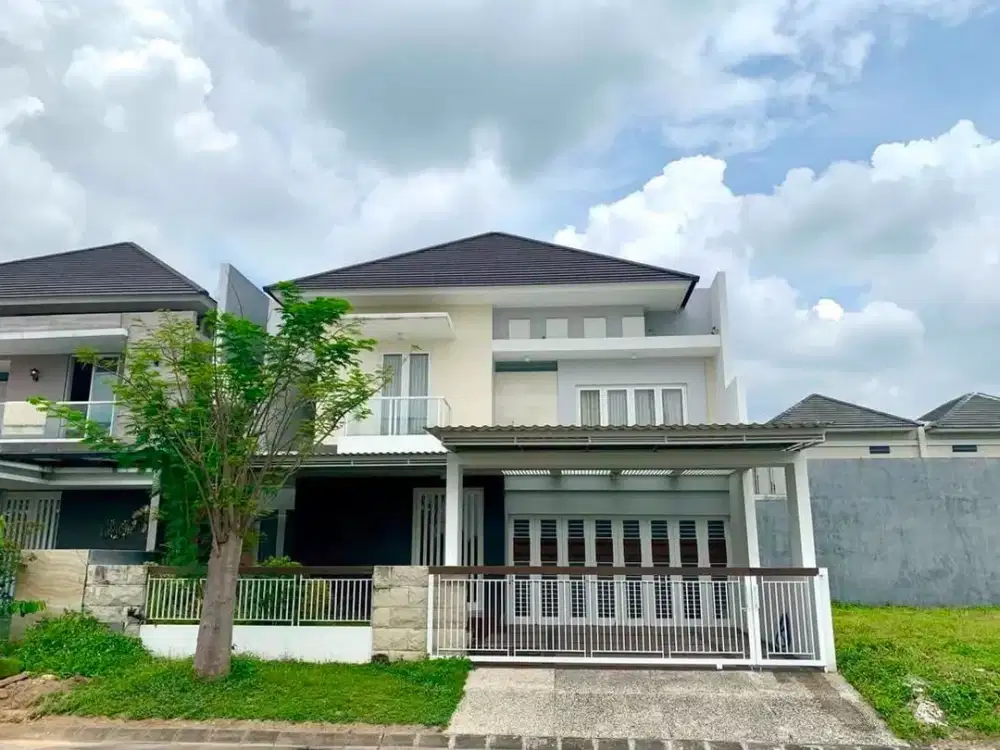 Rumah Royal Residence Surabaya - Full Furnish  Depan Danau