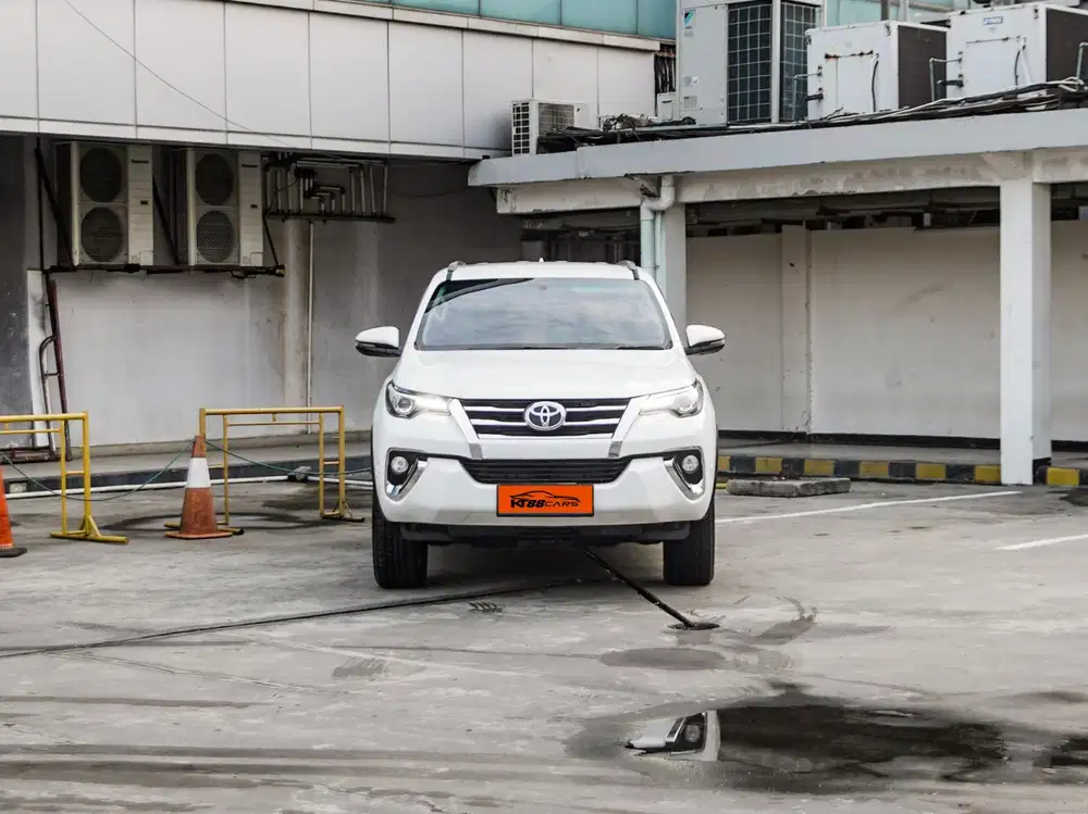 Fortuner VRZ 2.4 Matic - First Hand - TV Plafond - Power Back Door