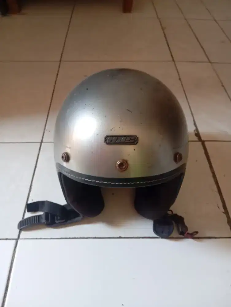 Helm njs warna silver
