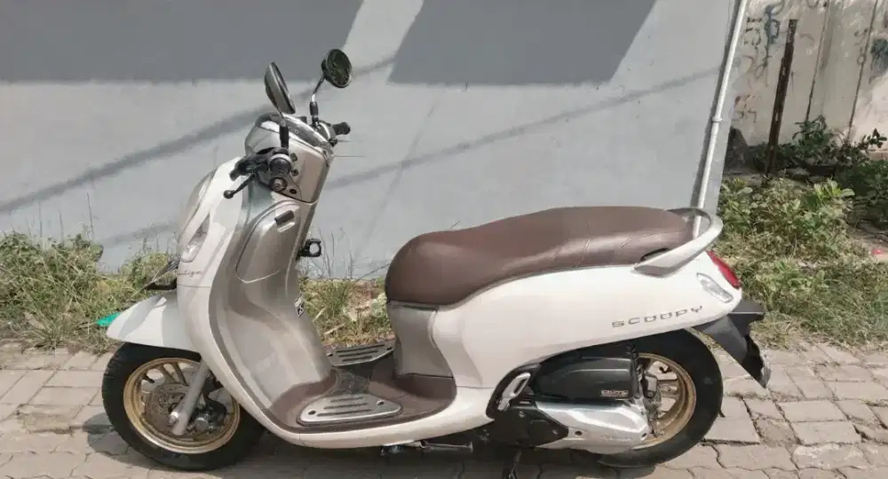 Dijual honda scoopy bekas pakai warna putih