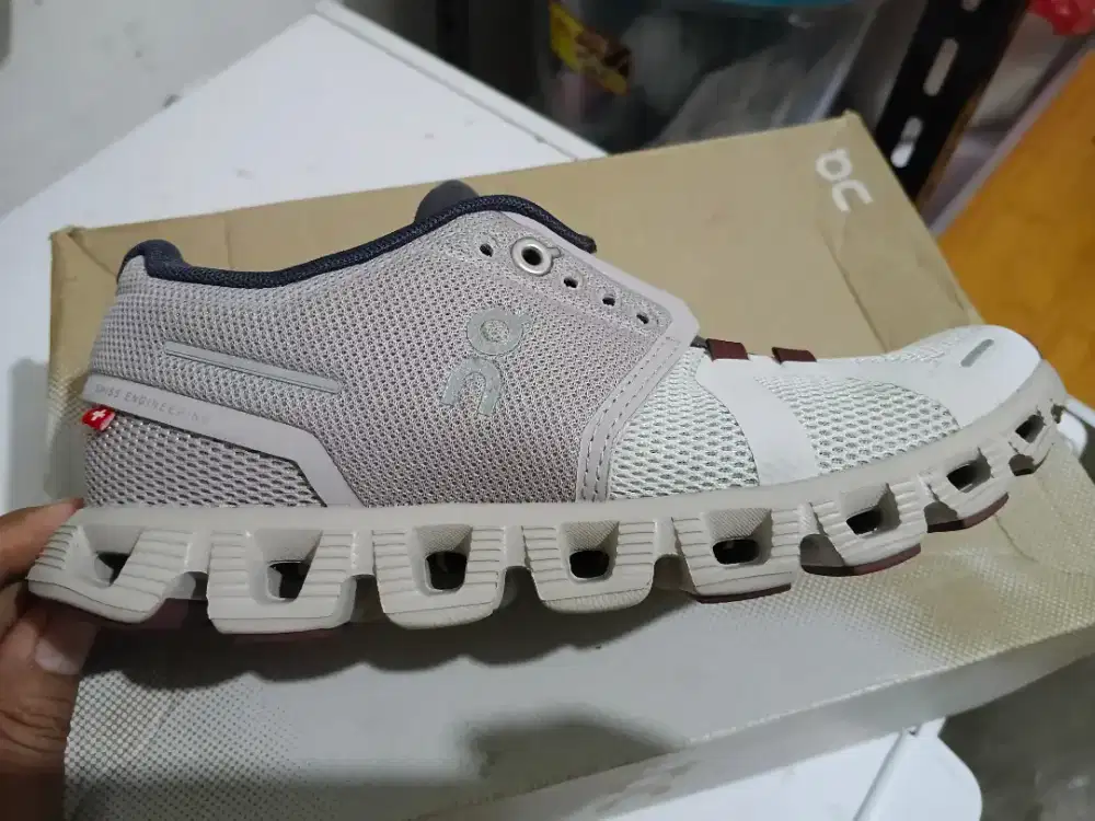 Sepatu On Cloud 5 Pearl