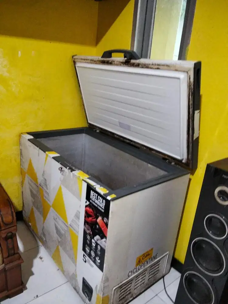 Di jual cepat frezer merk GEA