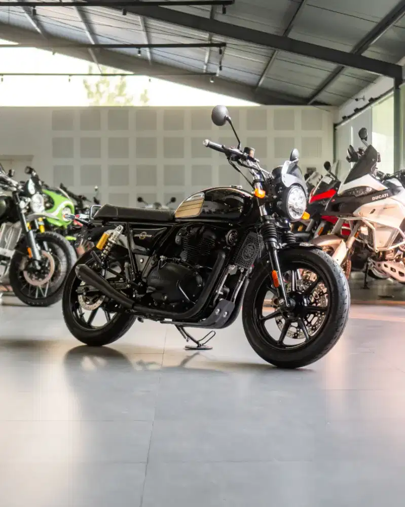Roy Enfield Interceptor 650 Black 2022
