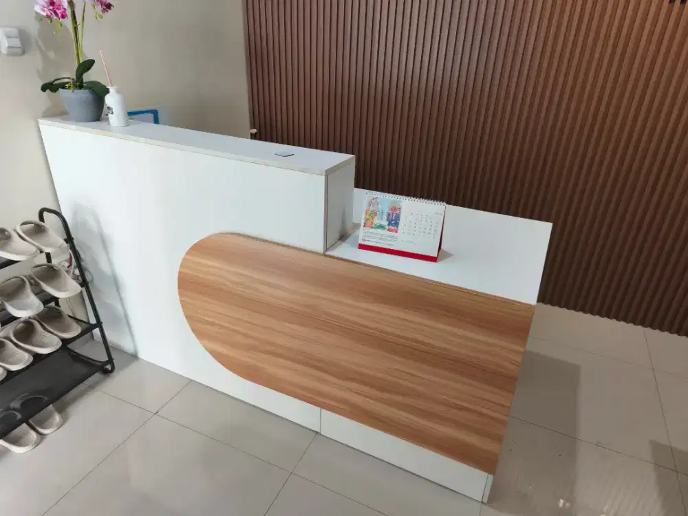 Meja kasir/ konter