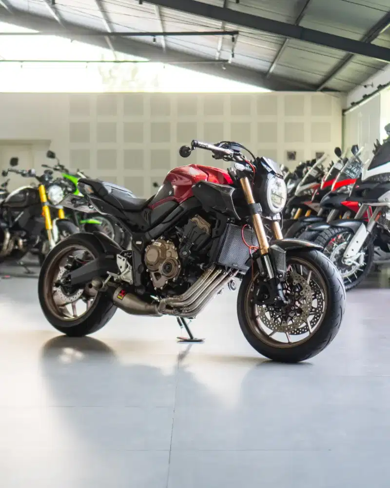 Honda CB650R Neo Sport Cafe Candy Chromoaphere Red 2023