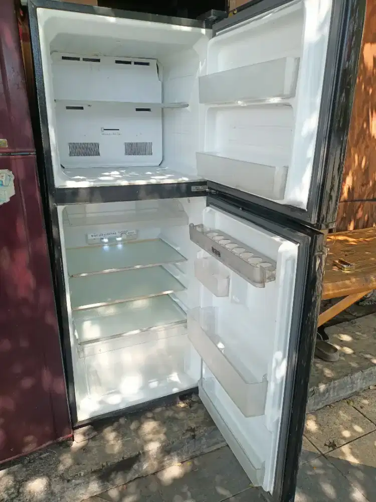 KULKAS 2 PINTU BEKAS