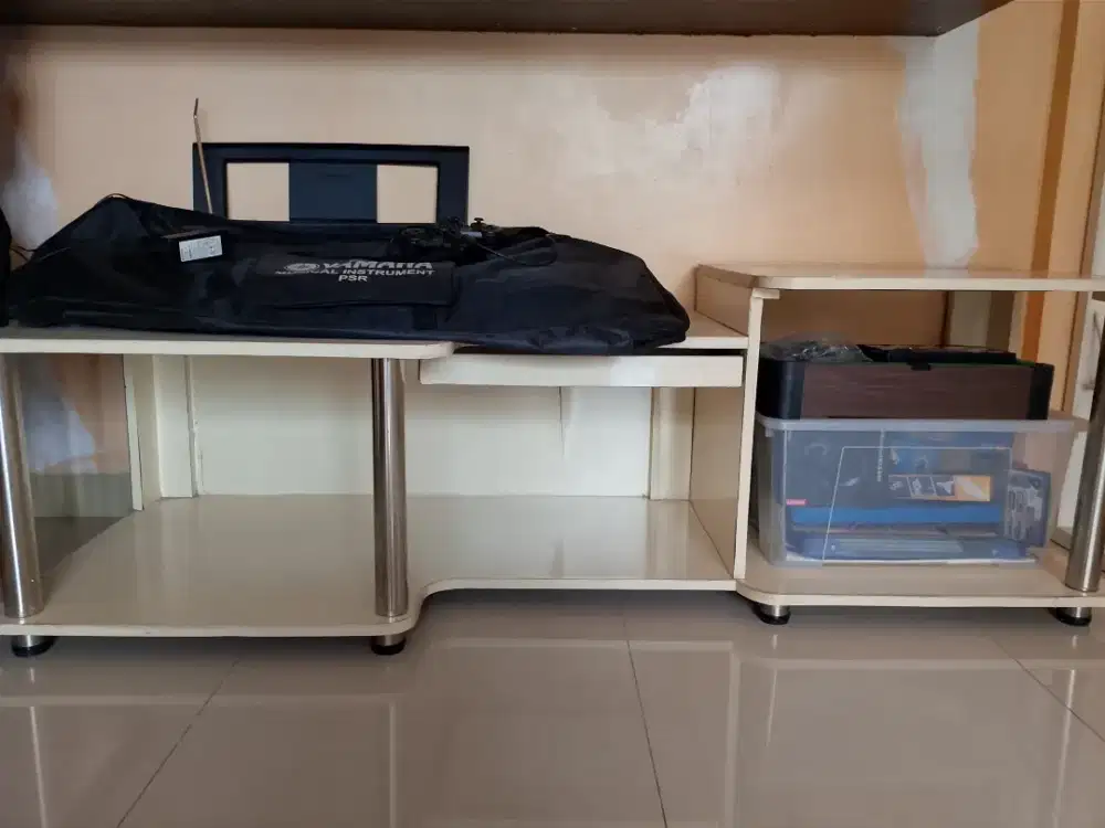 Meja komputer lengkap