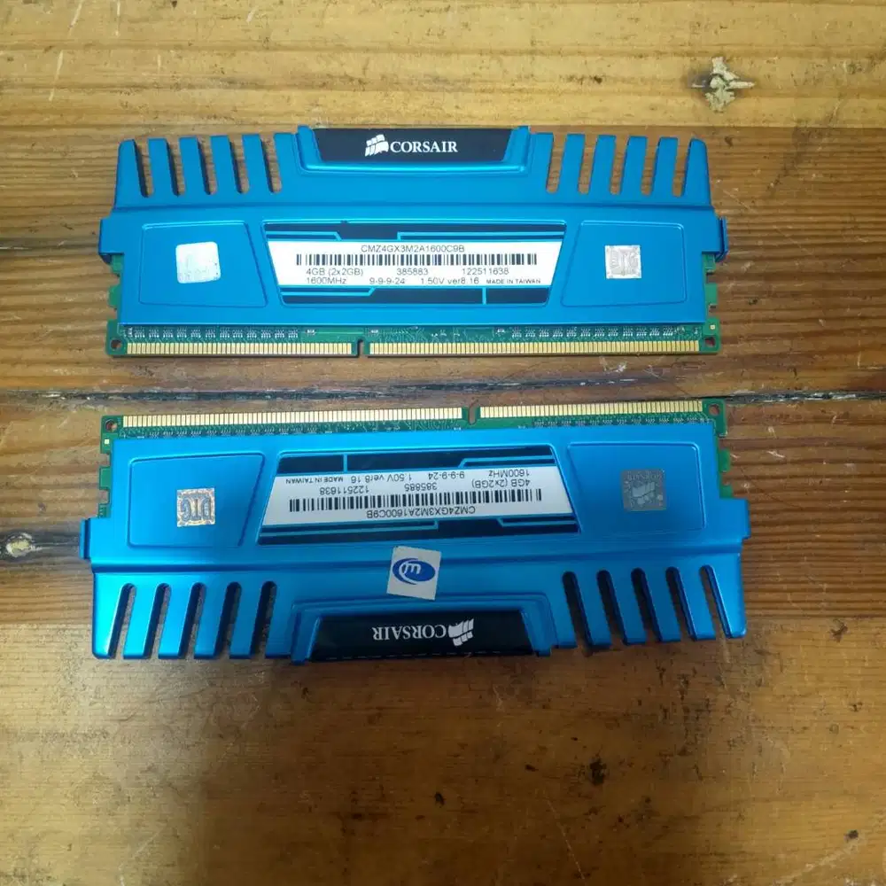 Sepasang RAM Corsair Vengeance DDR3 4 GB (2 x 2 GB) 1600 MHz