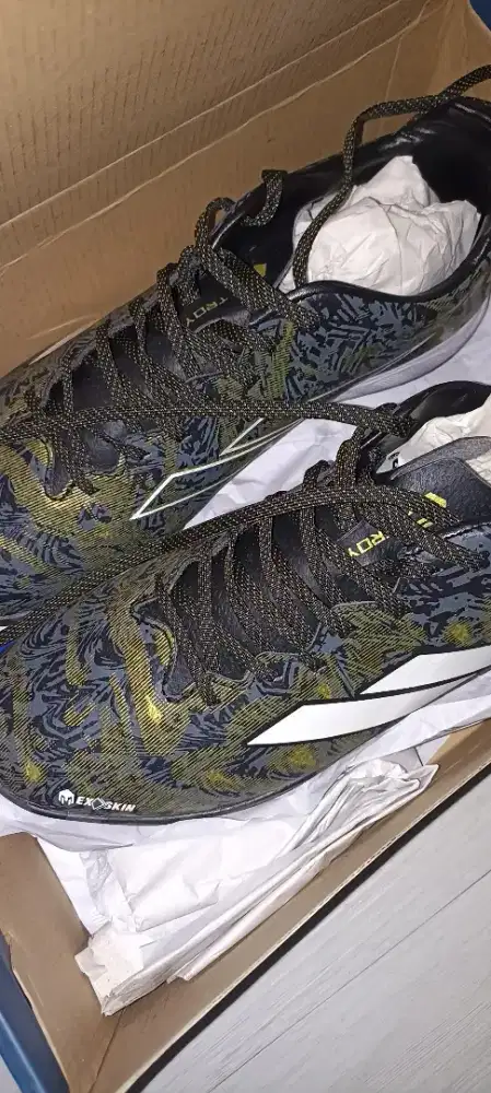 Sepatu futsal mills troya