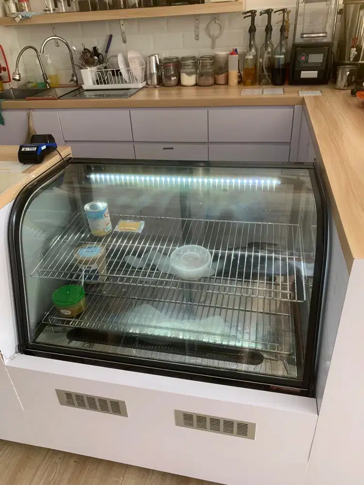 Showcase Kulkas Kue Fomac 160L