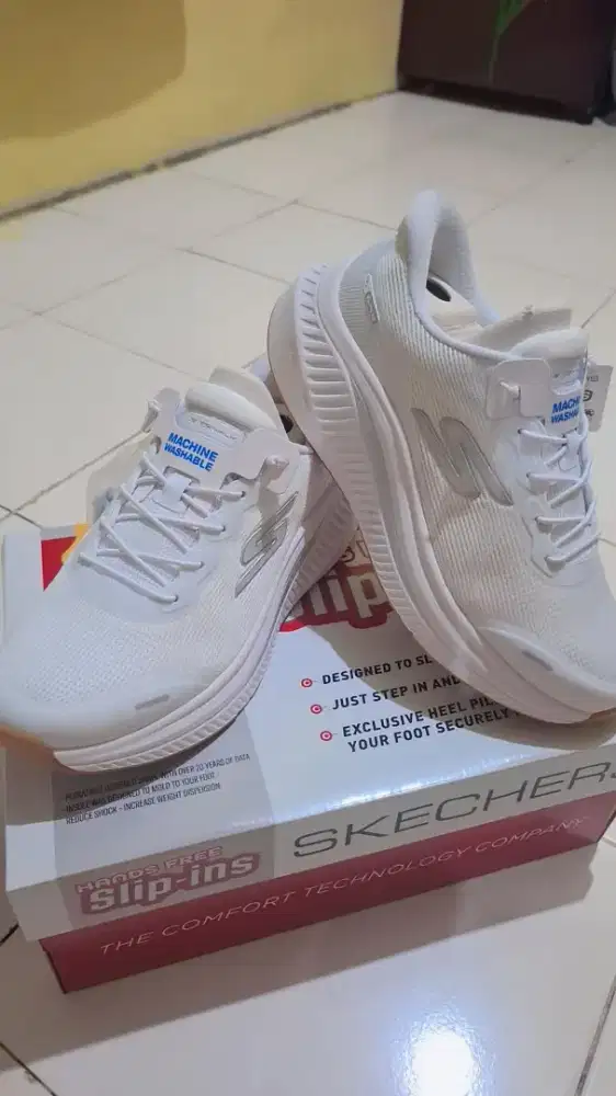 SEPATU SKECHERS ARCH FIT