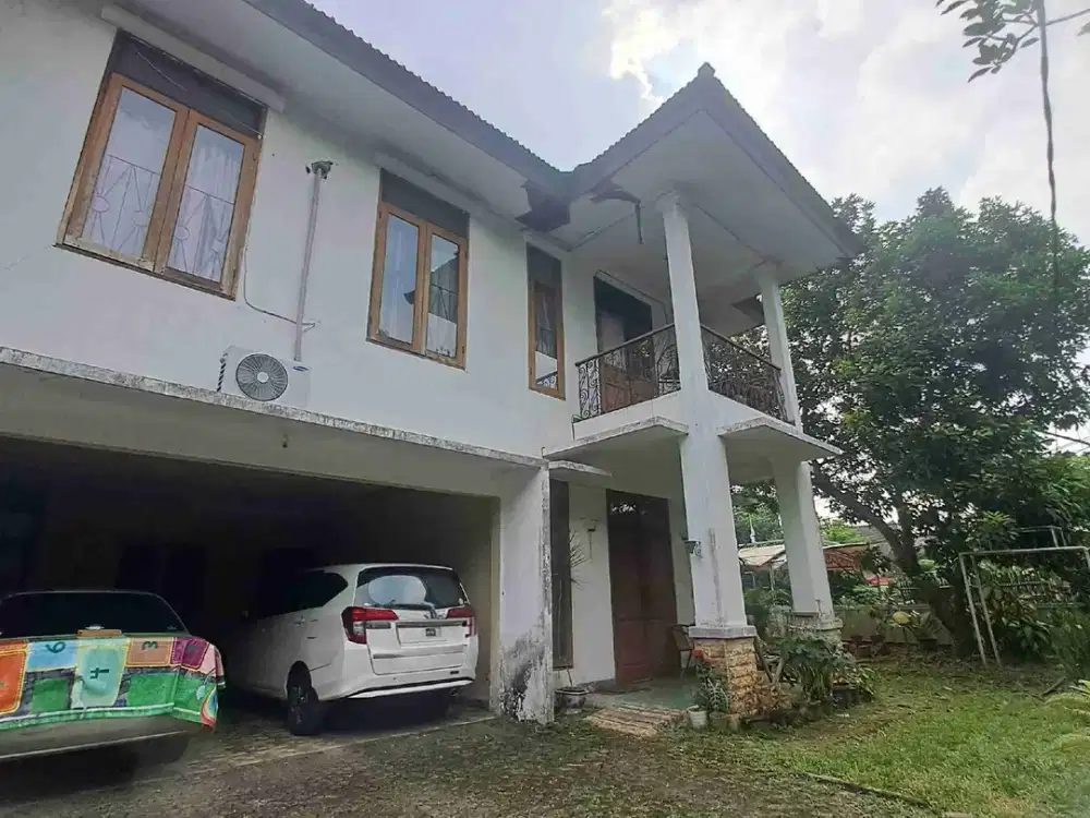 Rumah 2 lantai hook ada kolam renang Bintaro 2