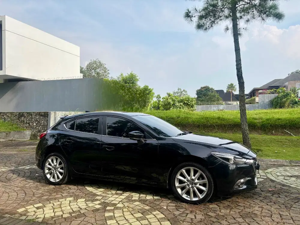 TERMURAH! TURUN HARGA LOW KM MAZDA 3 HATCHBACK 2018 MATIC.