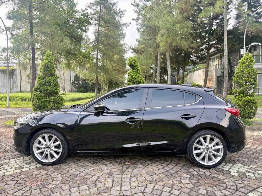 TURUN HARGA TERMURAH! LOW KM MAZDA 3 HATCHBACK 2018 MATIC.