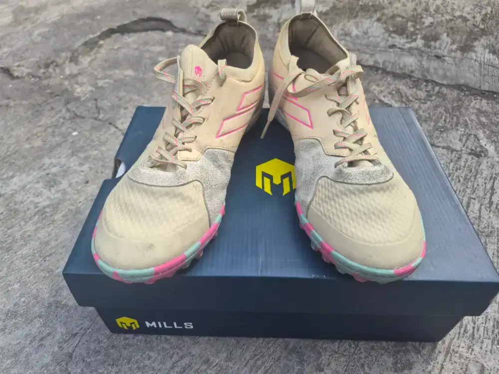 Sepatu Futsal Turf MILLS Voltasala Pro Nemesis Beige Pink Size 42 ORI