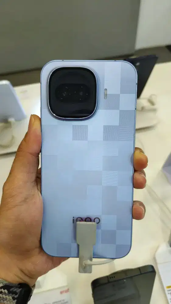 iQOO 15r 12/512gb
