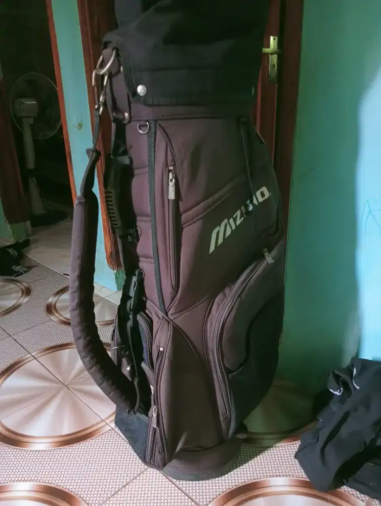 Golf bag mijuno mulus siap pakai hanya warna aja sudah tidak hitam