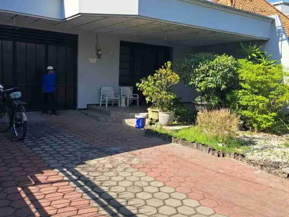 DISEWAKAN RMH COCOK BUAT KANTOR, CAFE&RESTO,KLINIK, STRATEGIS DAERAH RAYA DARMO