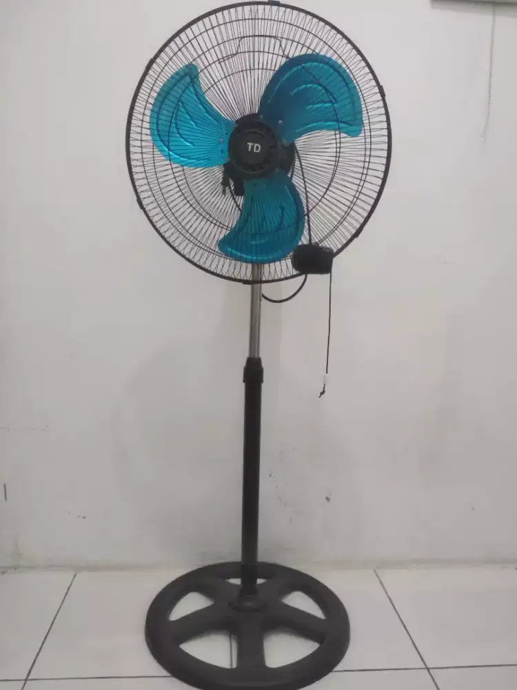 Kipas Tornado 18 Inci Like new