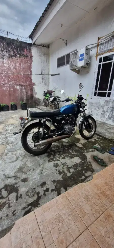 Motor CB 100 siap touring